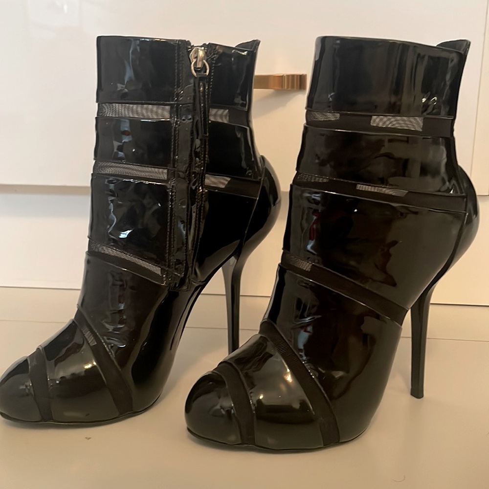 Giuseppe Zanotti patent leather ankle boots 🔥